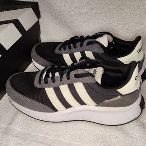 New Adidas Black and White Run 70s Sneakers Size Women's 6.5